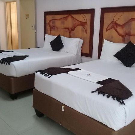 Upper Room Guest House Франсистаун Екстериор снимка