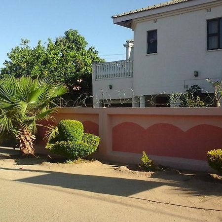 Upper Room Guest House Франсистаун Екстериор снимка
