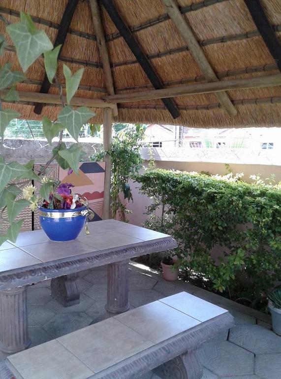 Upper Room Guest House Франсистаун Екстериор снимка