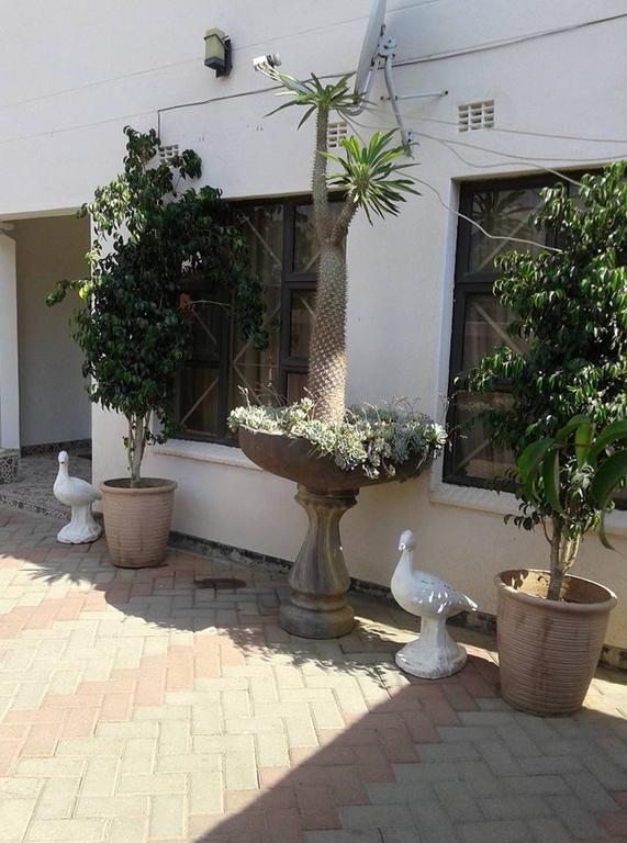 Upper Room Guest House Франсистаун Екстериор снимка