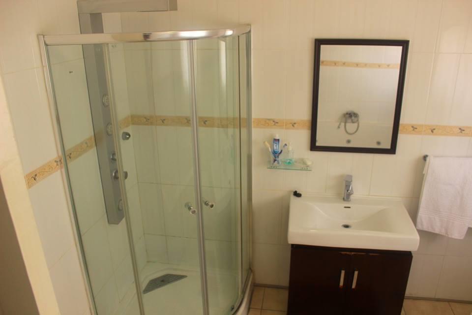 Upper Room Guest House Франсистаун Екстериор снимка