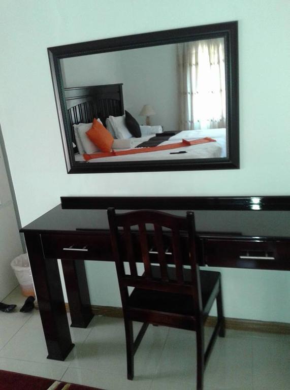 Upper Room Guest House Франсистаун Екстериор снимка