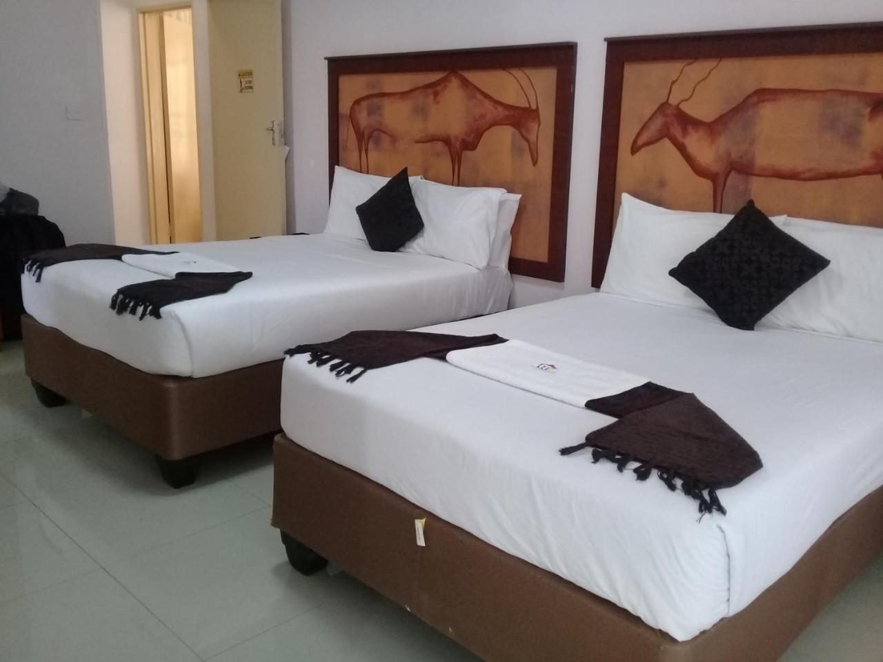 Upper Room Guest House Франсистаун Екстериор снимка