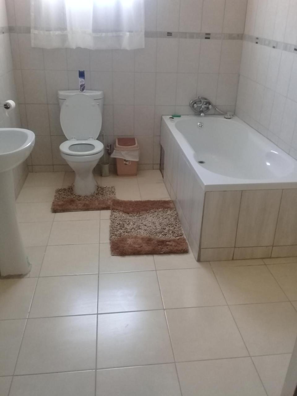 Upper Room Guest House Франсистаун Екстериор снимка