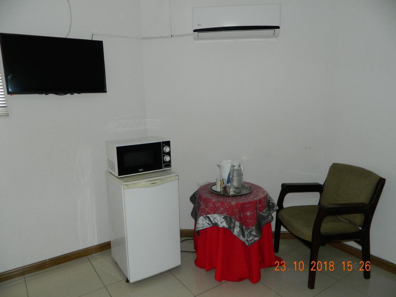 Upper Room Guest House Франсистаун Екстериор снимка