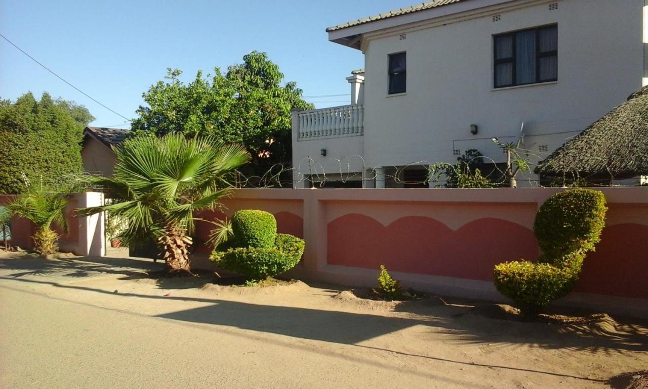 Upper Room Guest House Франсистаун Екстериор снимка