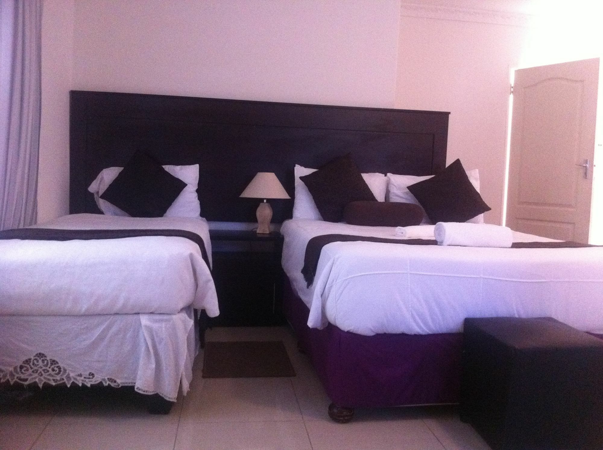 Upper Room Guest House Франсистаун Екстериор снимка