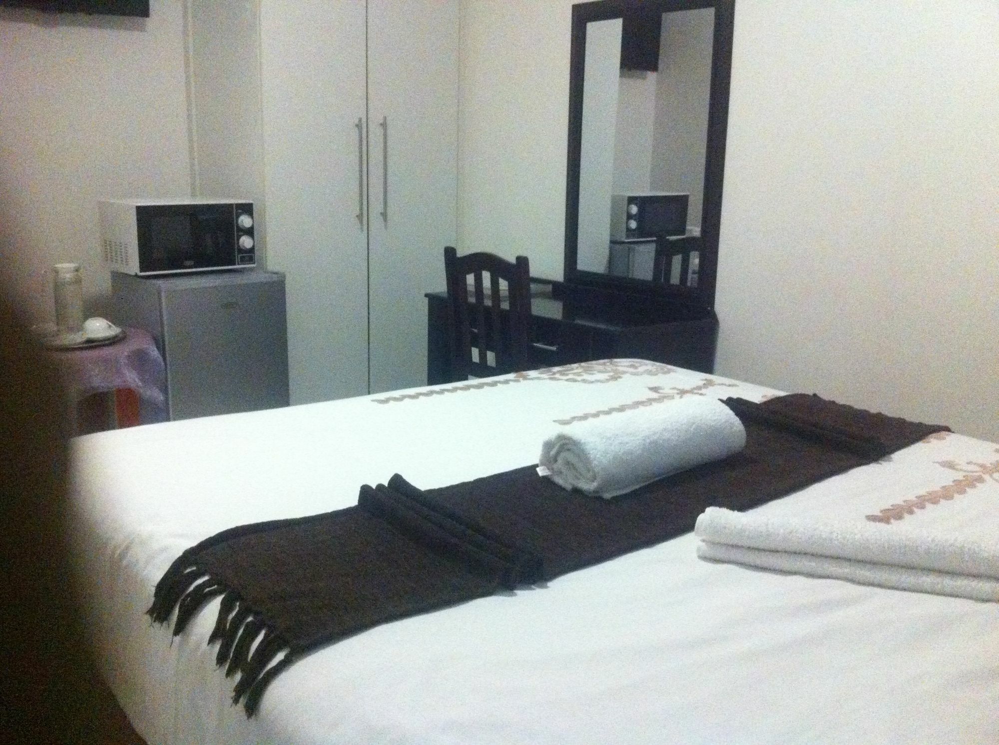 Upper Room Guest House Франсистаун Екстериор снимка