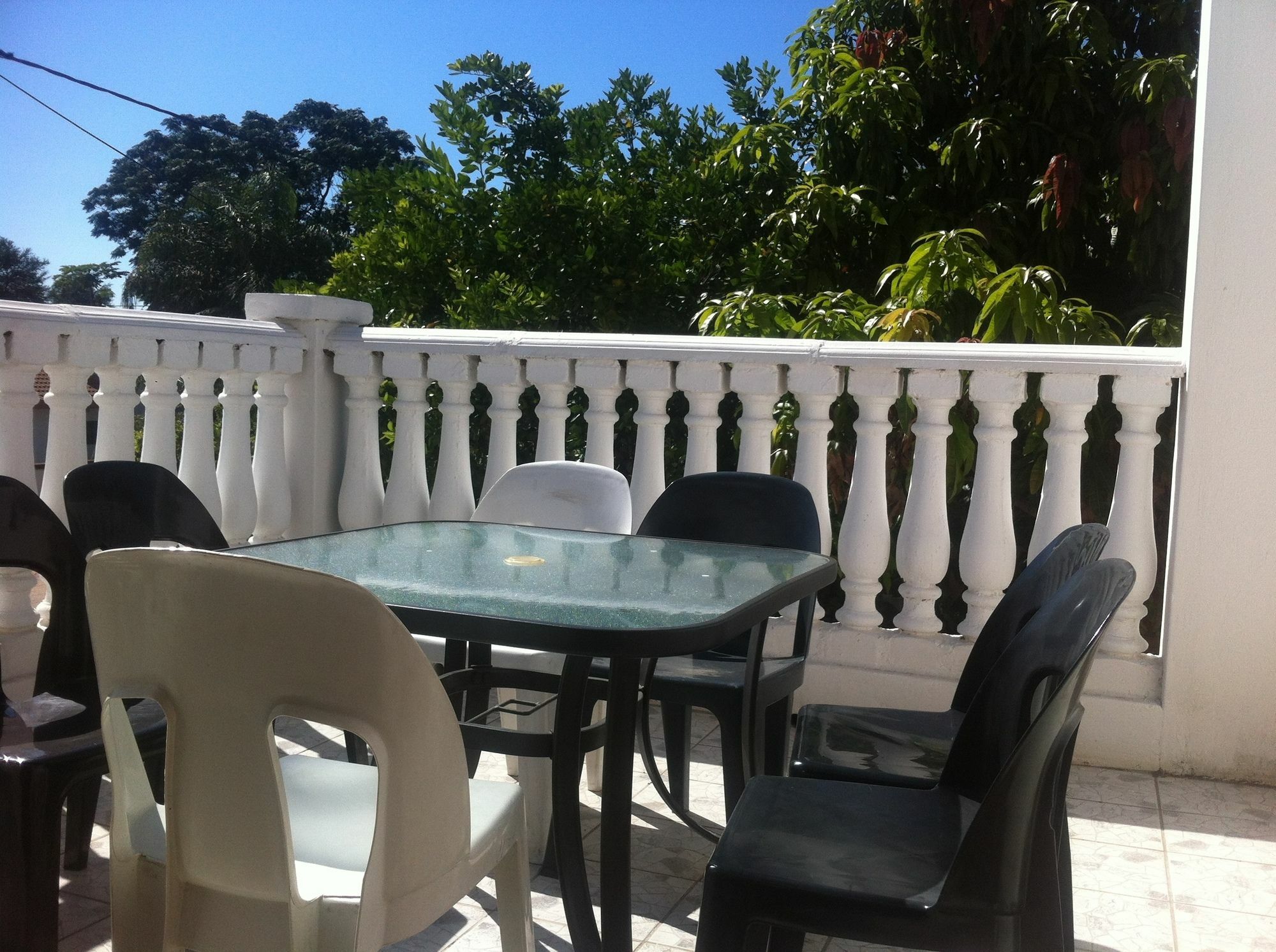 Upper Room Guest House Франсистаун Екстериор снимка